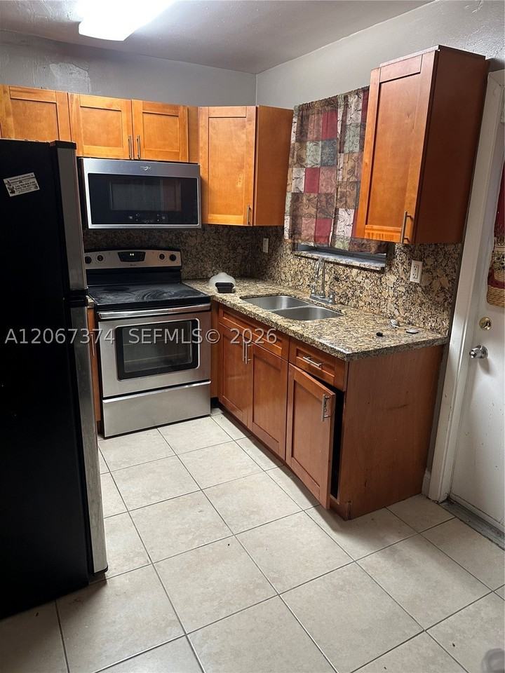 55 Nw 169th St #55 - Photo 2 of 10