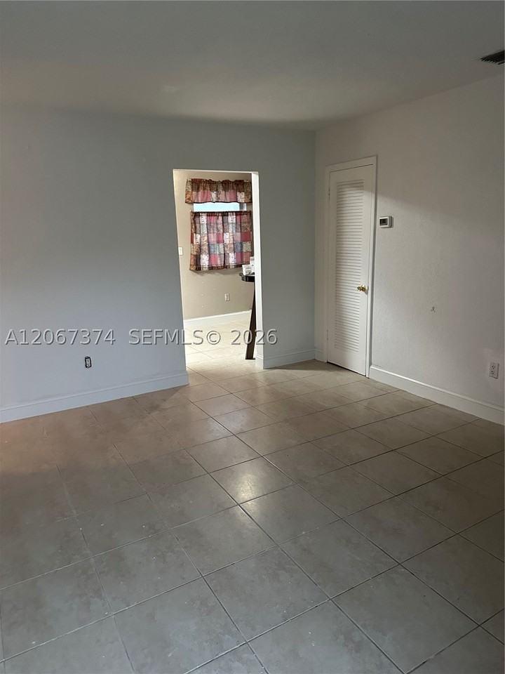 55 Nw 169th St #55 - Photo 3 of 10