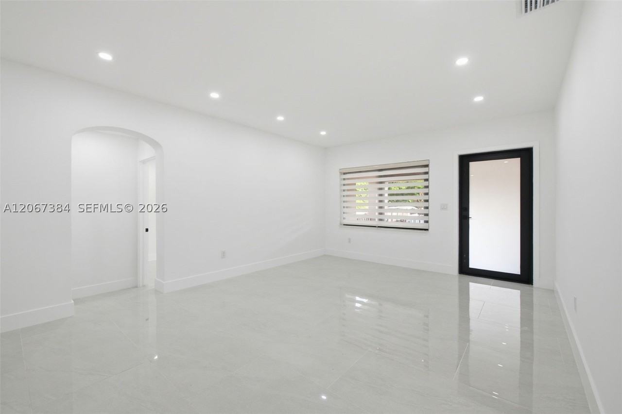 5000 Sw 5th Ter - Photo 3 of 19