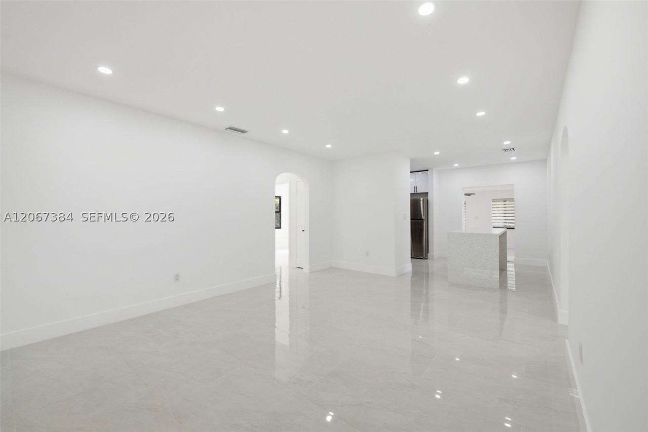 5000 Sw 5th Ter - Photo 4 of 19