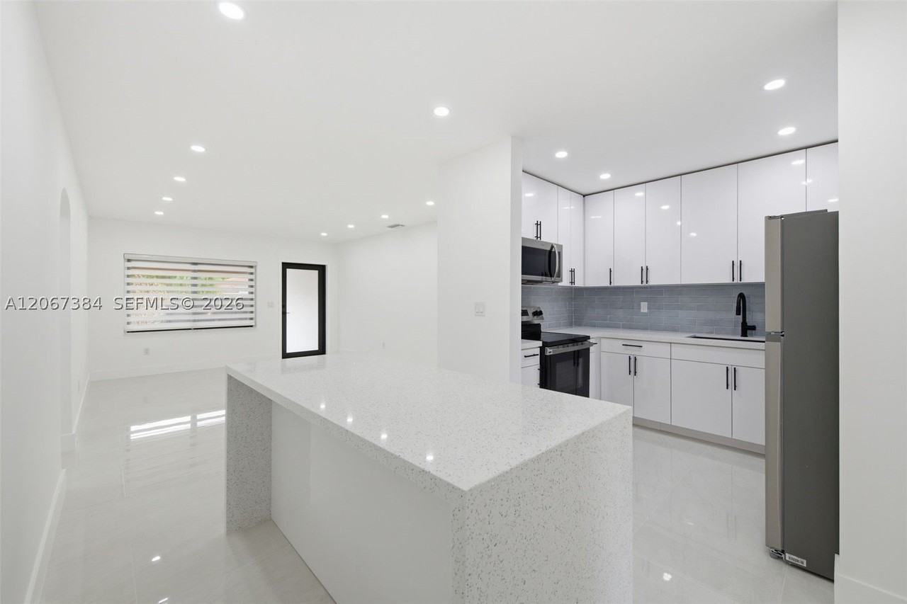 5000 Sw 5th Ter - Photo 5 of 19