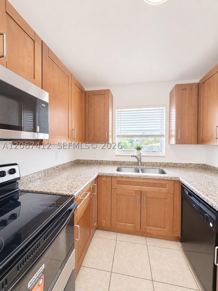 2521 Pierce St #10 - Photo 2 of 12