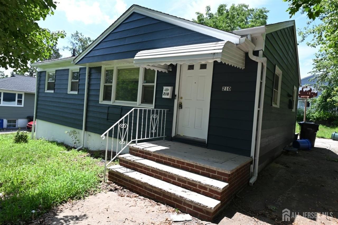 210 S 9th Ave - Photo 2 of 13