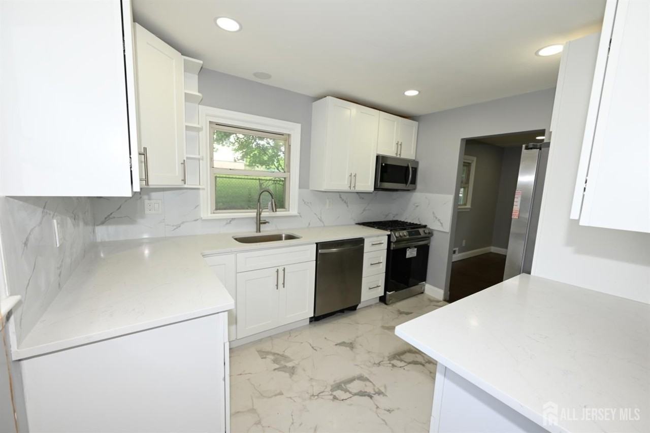 210 S 9th Ave - Photo 4 of 13