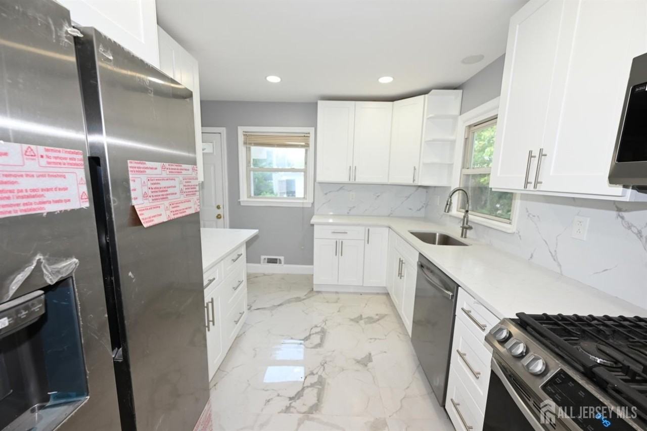 210 S 9th Ave - Photo 5 of 13