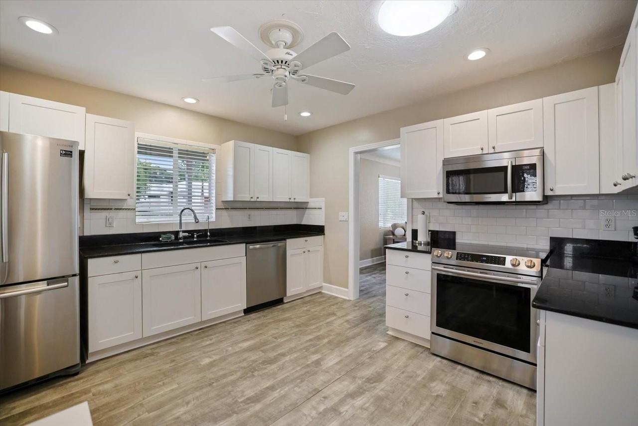 2126 Hyde Park St - Photo 6 of 46