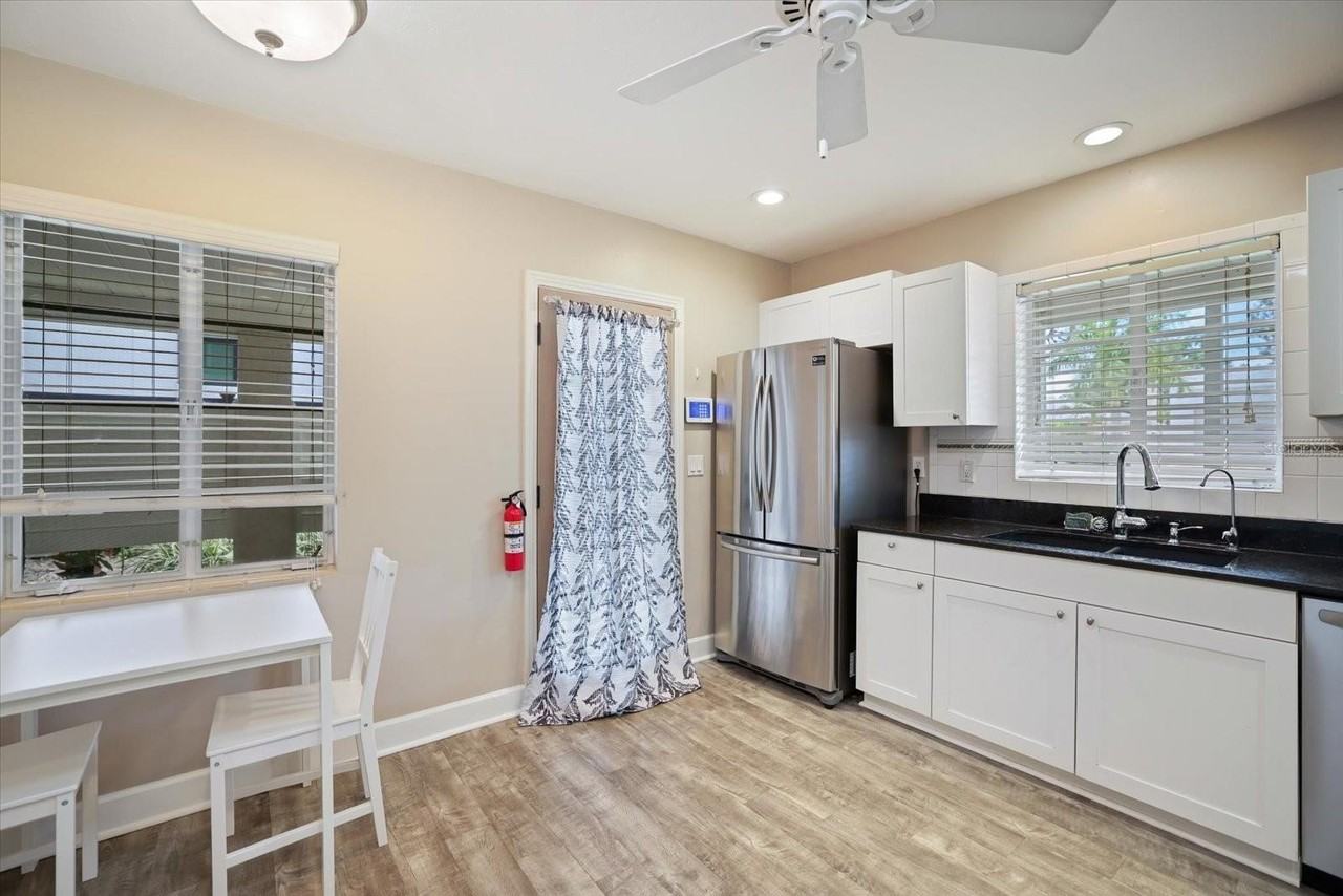 2126 Hyde Park St - Photo 7 of 46