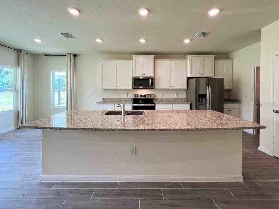 1315 Nw 132nd Cir - Photo 5 of 40