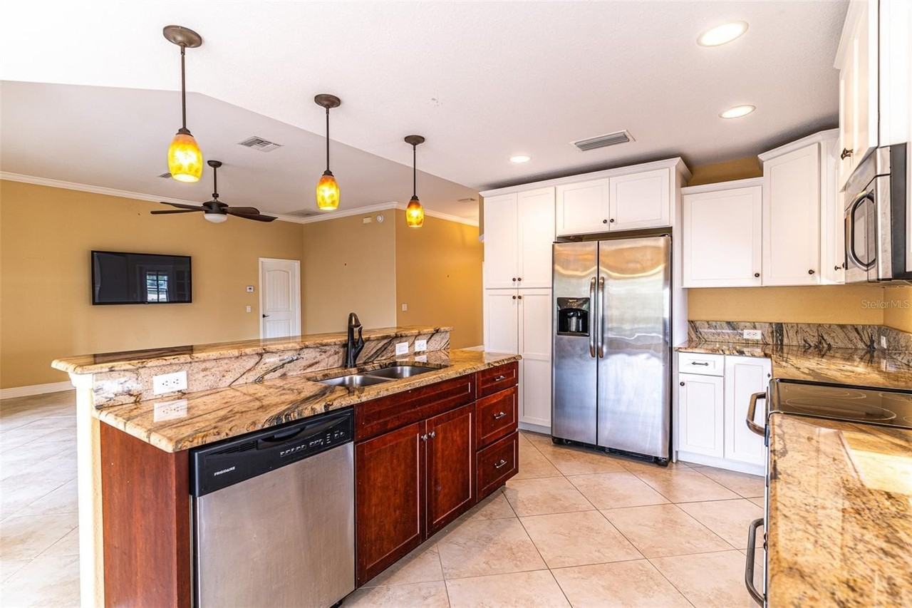 3715 Sebring Pkwy - Photo 3 of 27