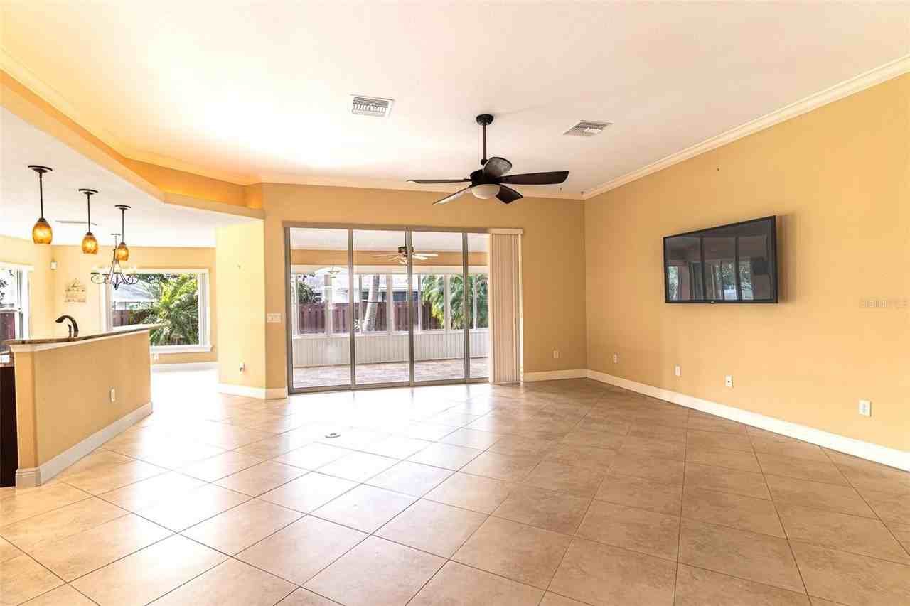 3715 Sebring Pkwy - Photo 5 of 27