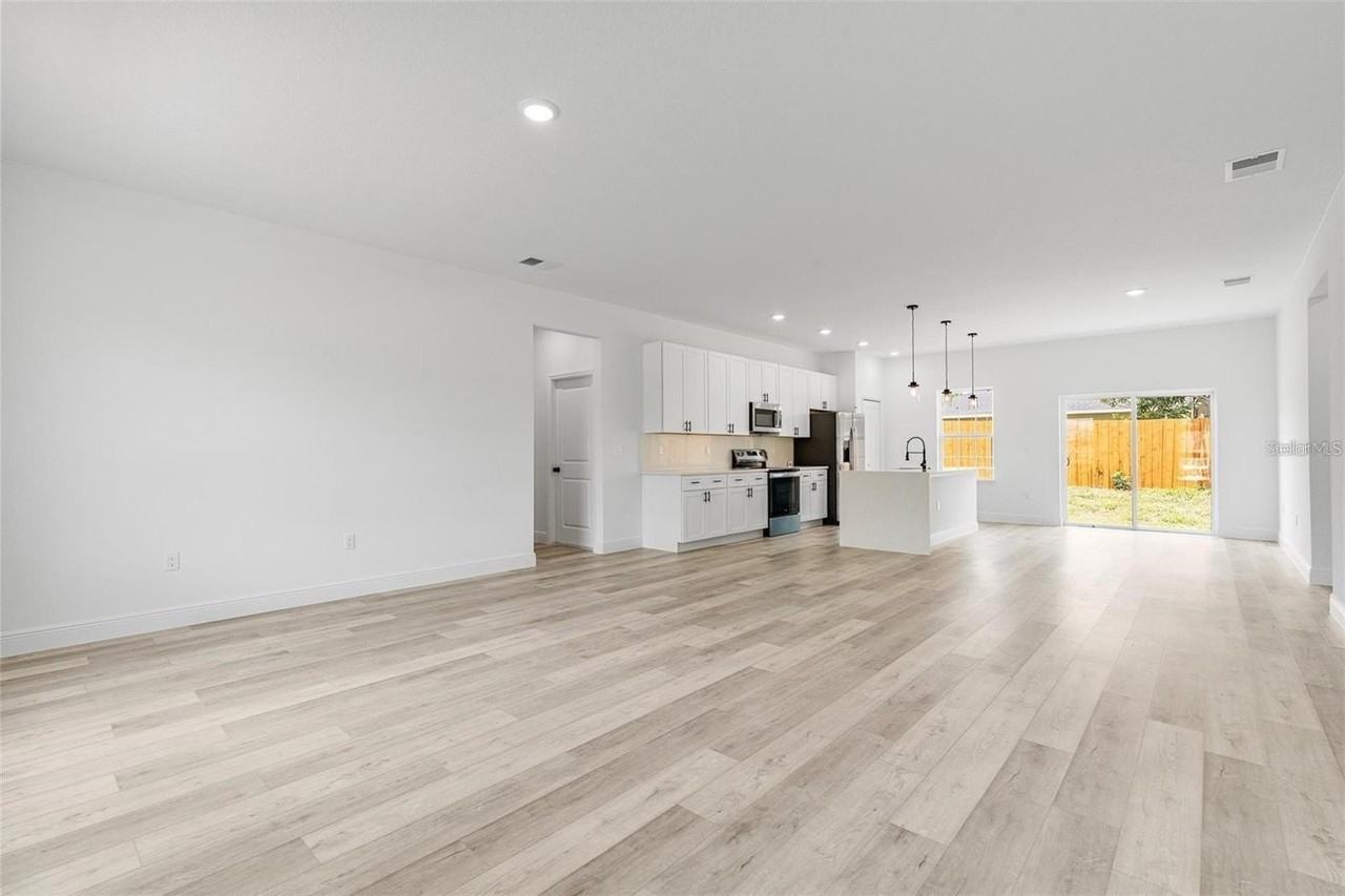 324 Marion Oaks Trl - Photo 4 of 29
