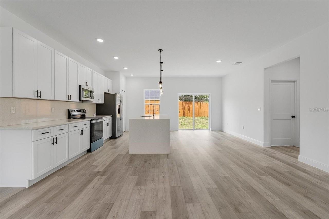 324 Marion Oaks Trl - Photo 7 of 29