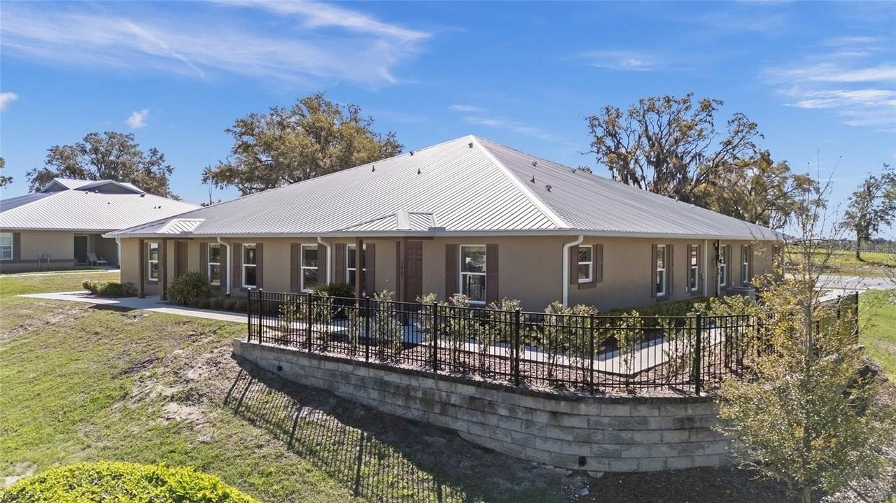4415 Nw 74th Ter - Photo 4 of 50