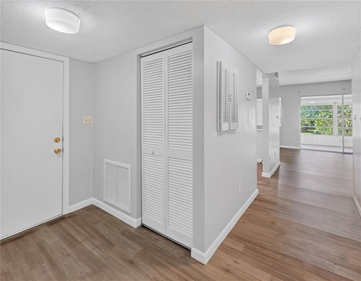 600 Fairways Cir #B - Photo 3 of 21