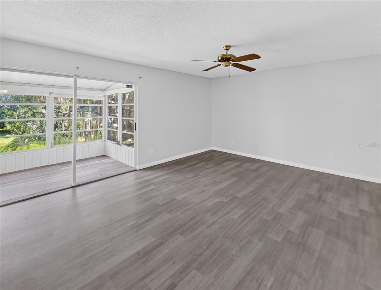 600 Fairways Cir #B - Photo 4 of 21