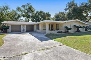 320 Lakeview Blvd - Photo 1 of 1