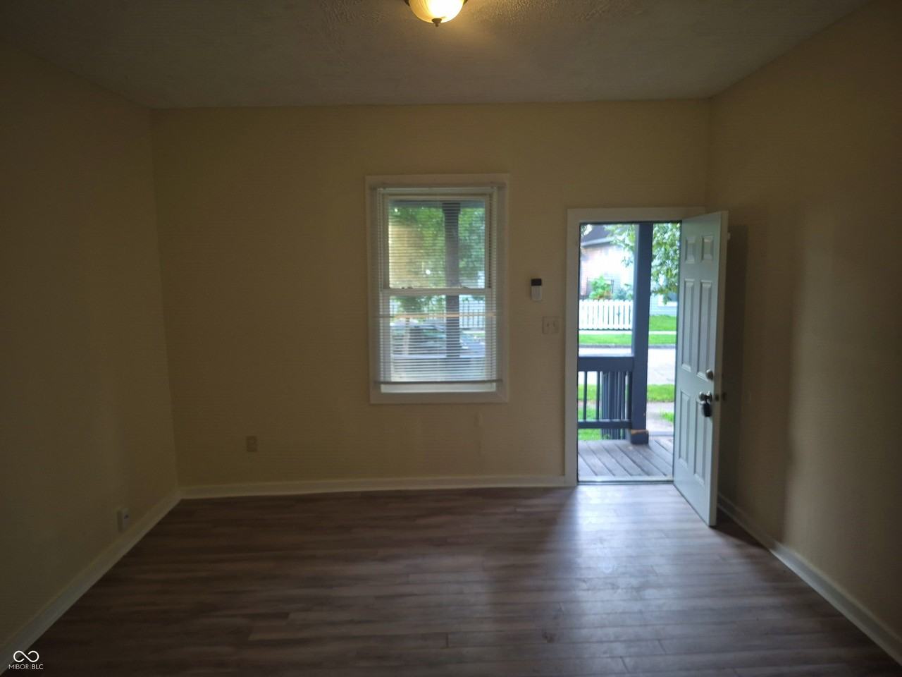 328 N Elder Ave - Photo 4 of 22