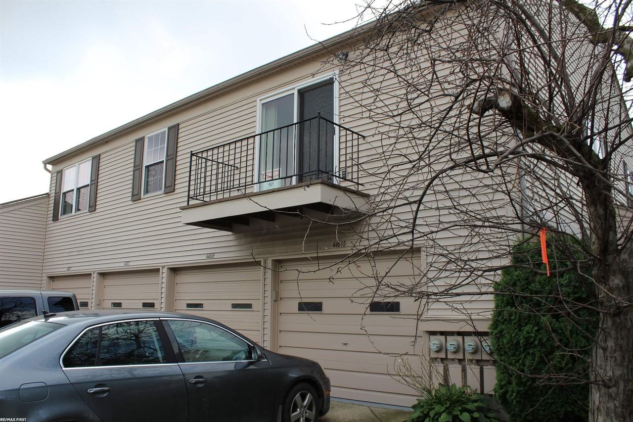 44615 N Bunker Hill Dr - Photo 2 of 19