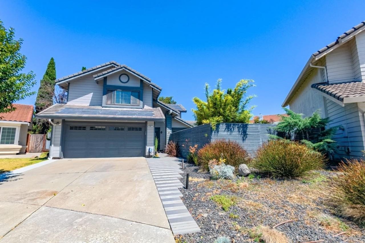 32811 Palmdale Ct - Photo 2 of 50