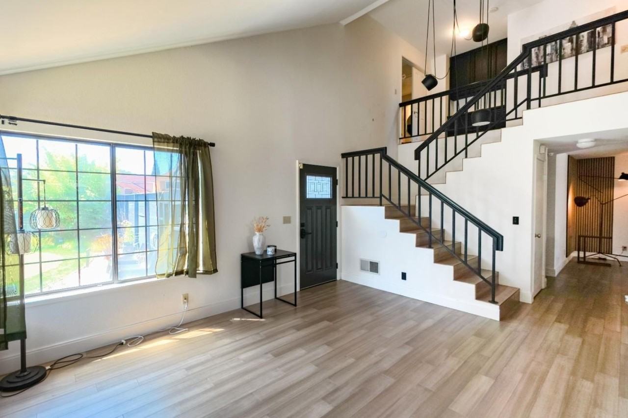 32811 Palmdale Ct - Photo 4 of 50