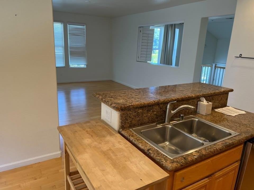 11 Royal Oak Ct - Photo 2 of 16