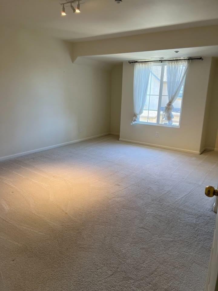 11 Royal Oak Ct - Photo 7 of 16