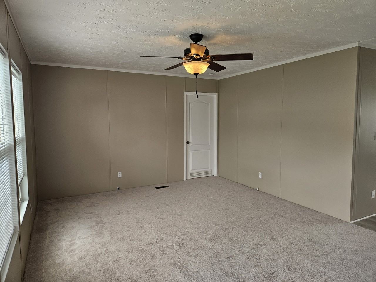 89 Lynnwood Cir #149 - Photo 5 of 16