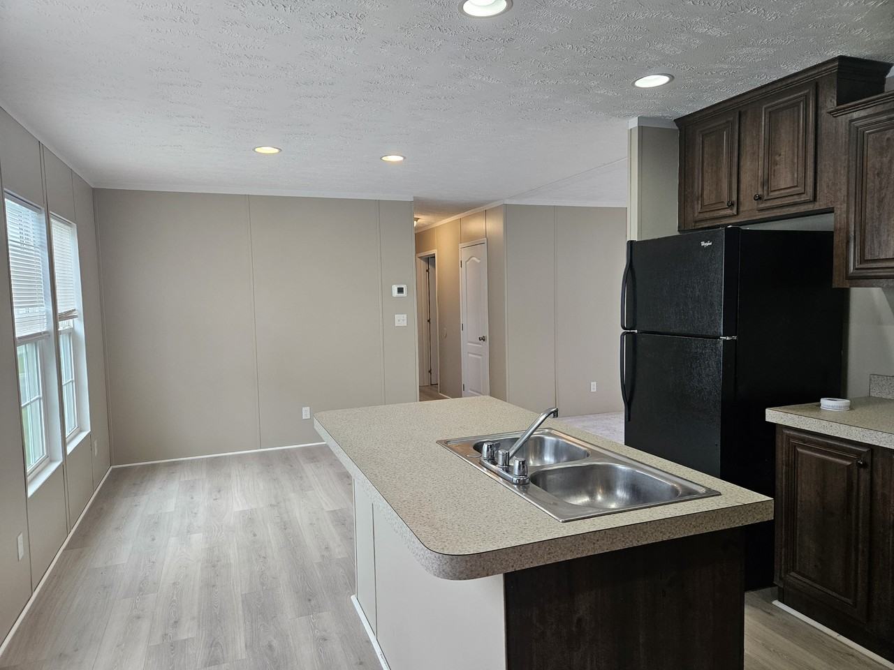 89 Lynnwood Cir #149 - Photo 7 of 16