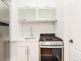 featured image of 555 Mclean Ave #MM