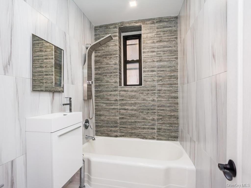 555 Mclean Ave #MM - Photo 5 of 9