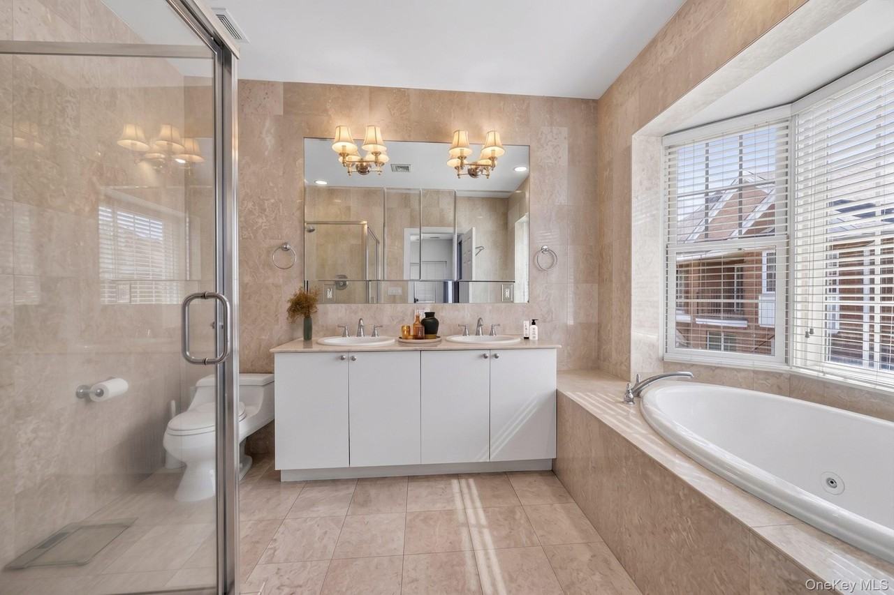 4C Nassau Dr - Photo 7 of 27