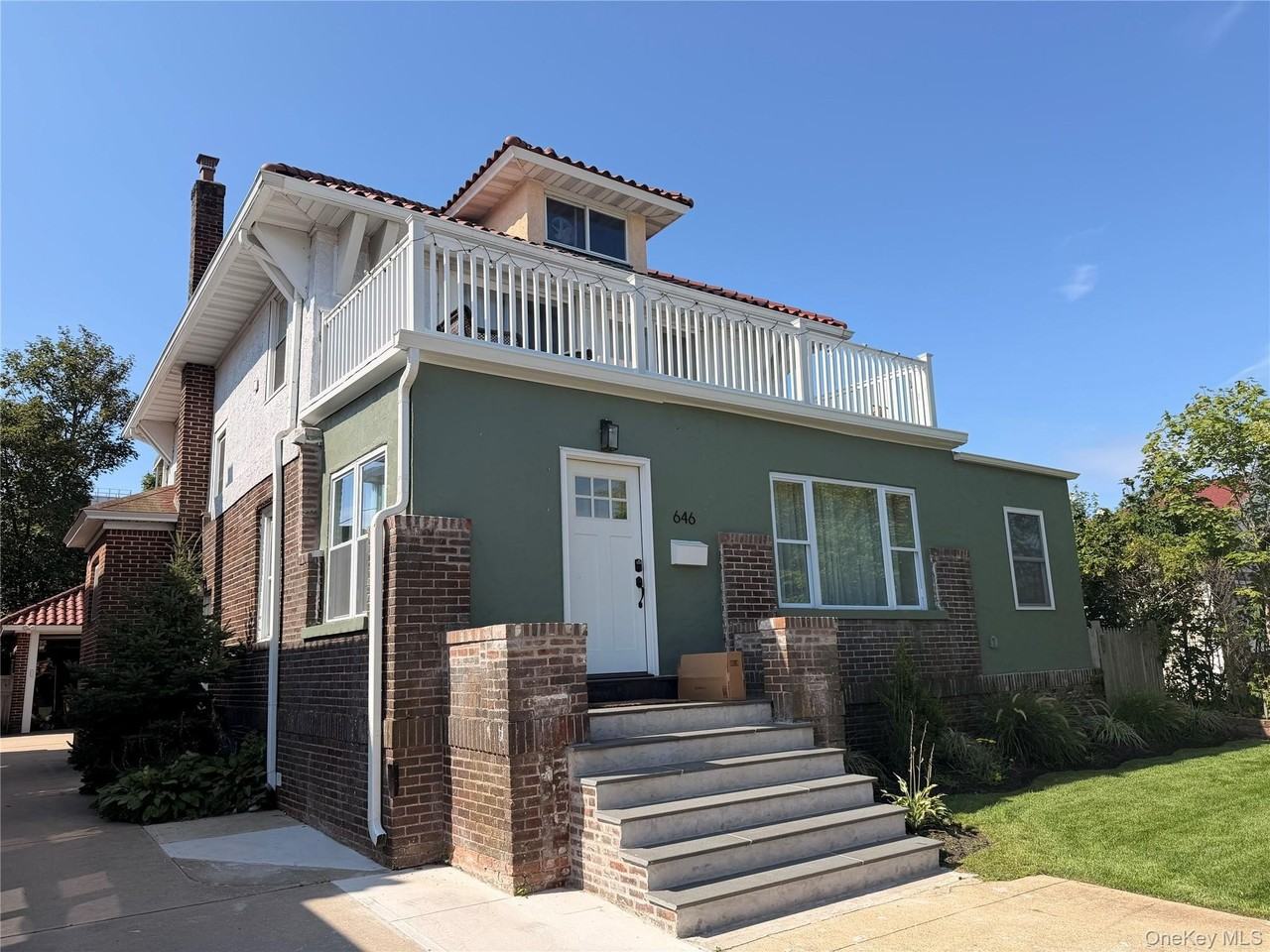 646 W Beech St - Photo 2 of 45