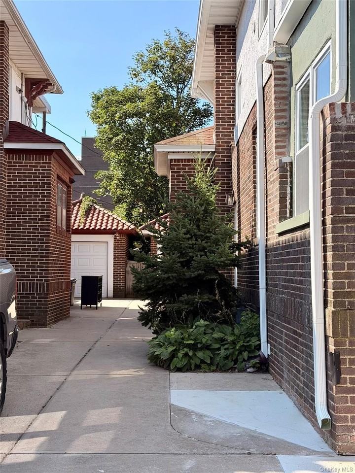 646 W Beech St - Photo 4 of 45