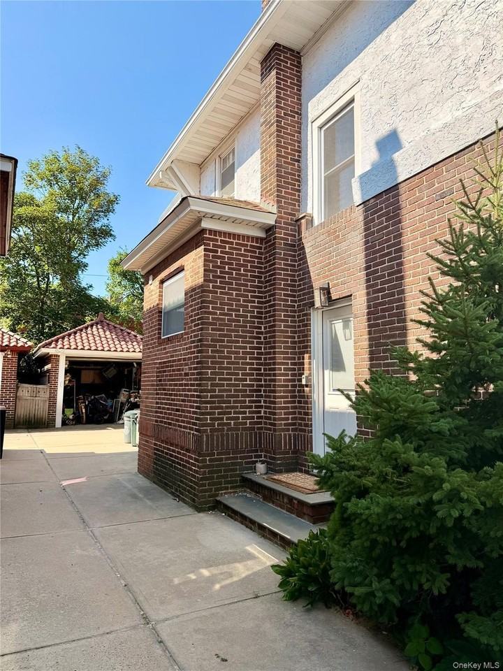 646 W Beech St - Photo 5 of 45