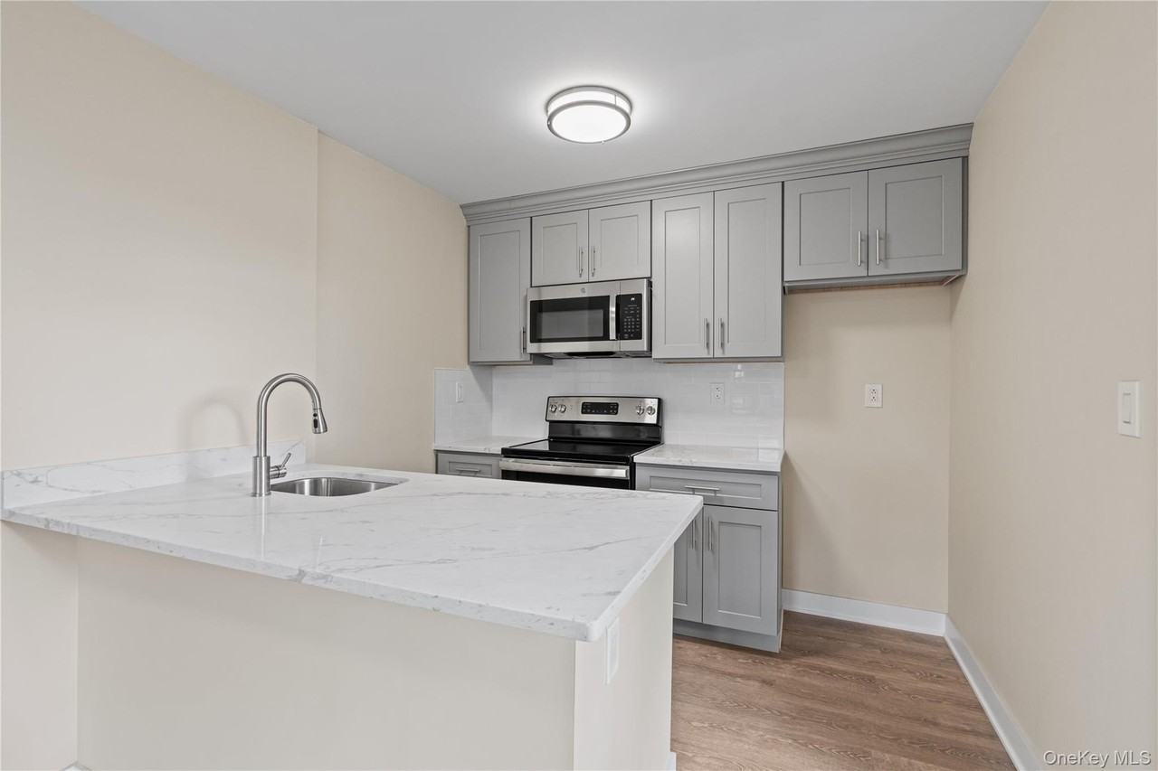 135 Wakefield Ave #401 - Photo 4 of 7