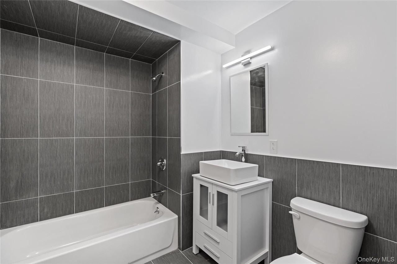 135 Wakefield Ave #401 - Photo 5 of 7