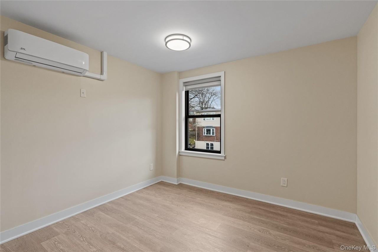 135 Wakefield Ave #401 - Photo 6 of 7