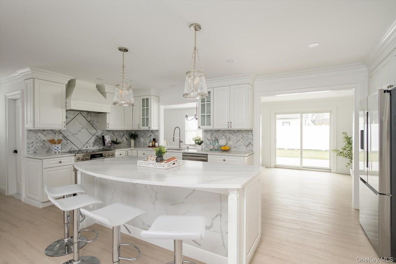 73 Stratford Rd - Photo 5 of 25