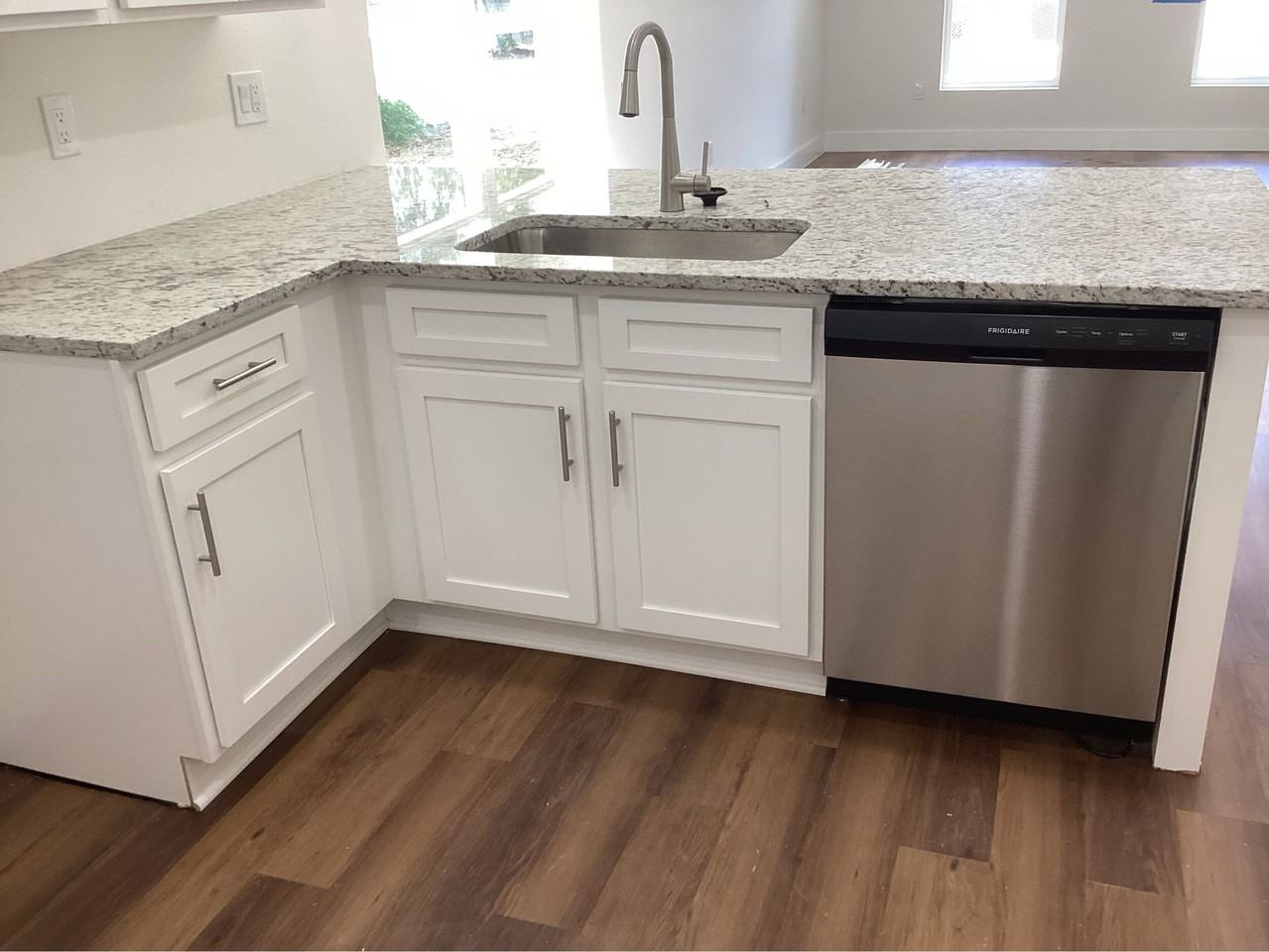 907 East 26th Avenue - Photo 6 of 9