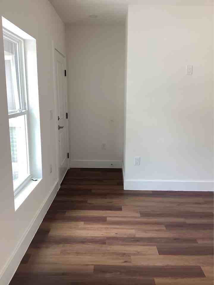 907 East 26th Avenue - Photo 3 of 9