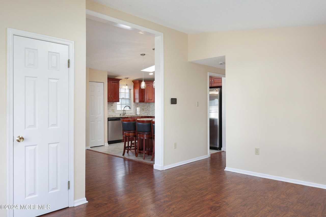 16 Pine Tree Ln - Photo 5 of 27