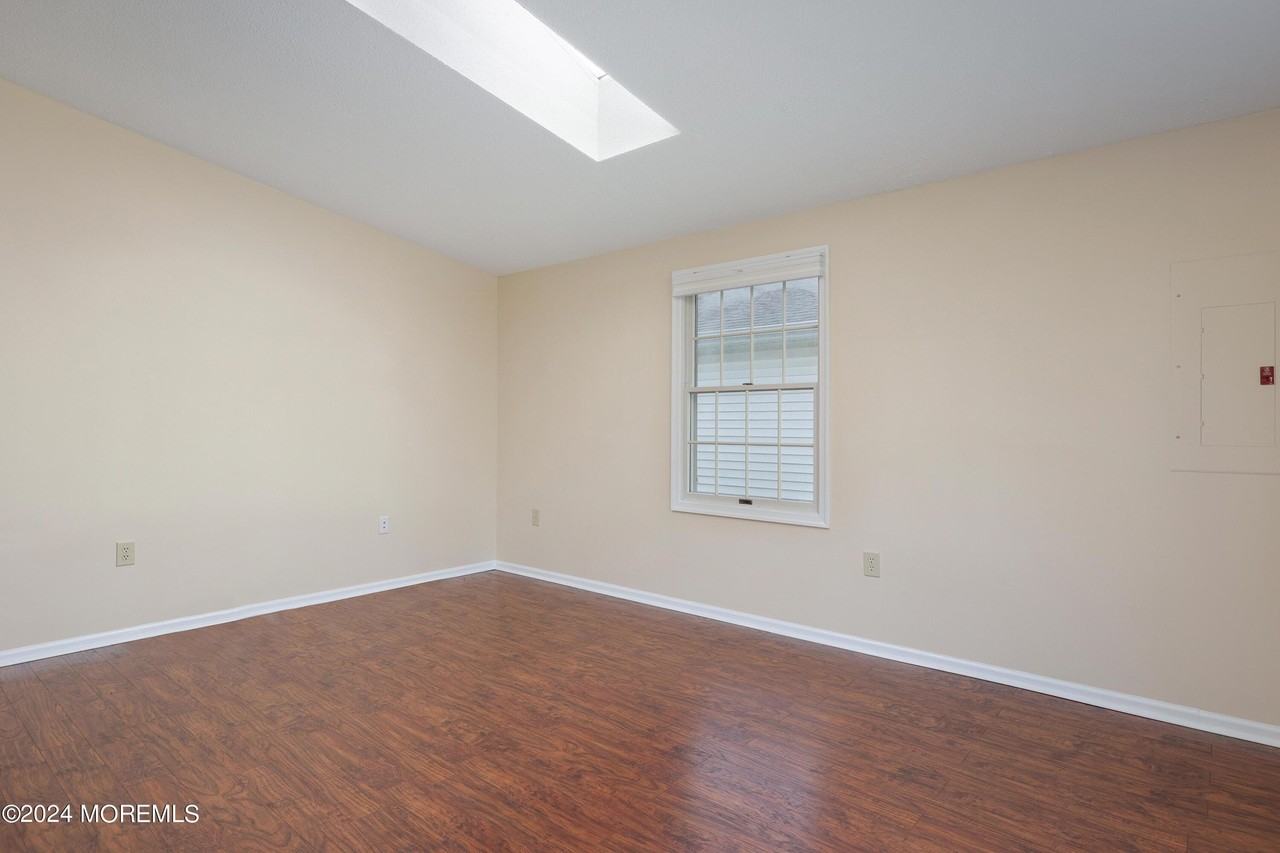 16 Pine Tree Ln - Photo 6 of 27