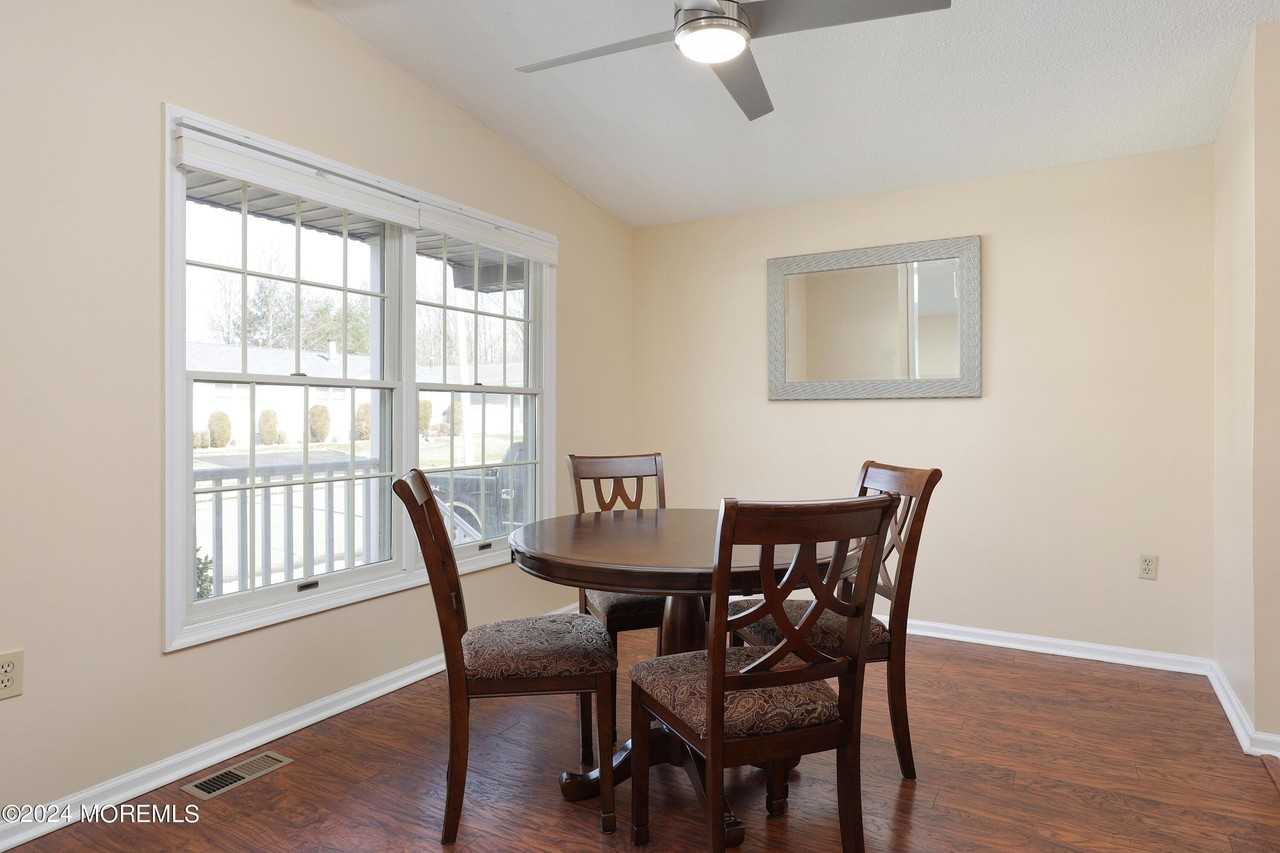 16 Pine Tree Ln - Photo 7 of 27