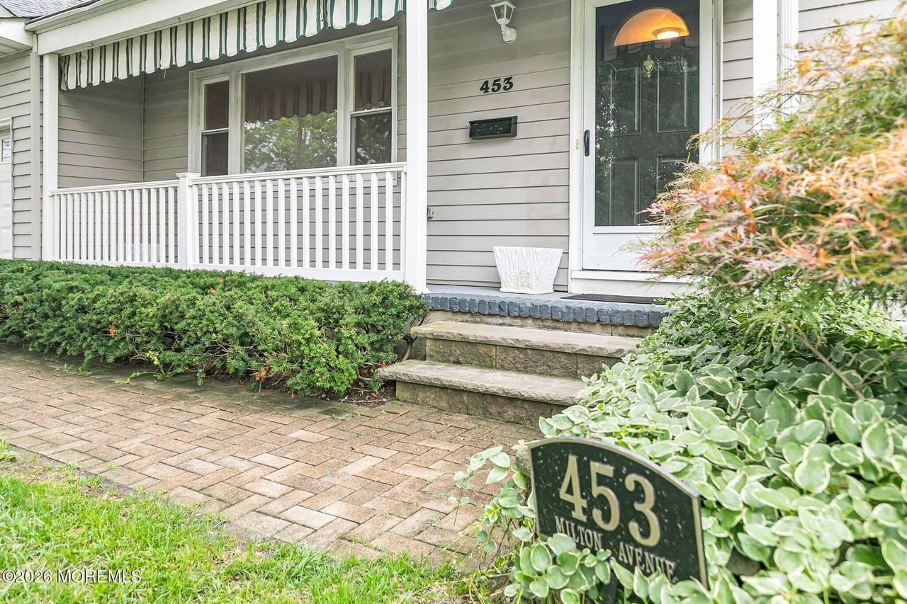 453 Milton Ave - Photo 5 of 44