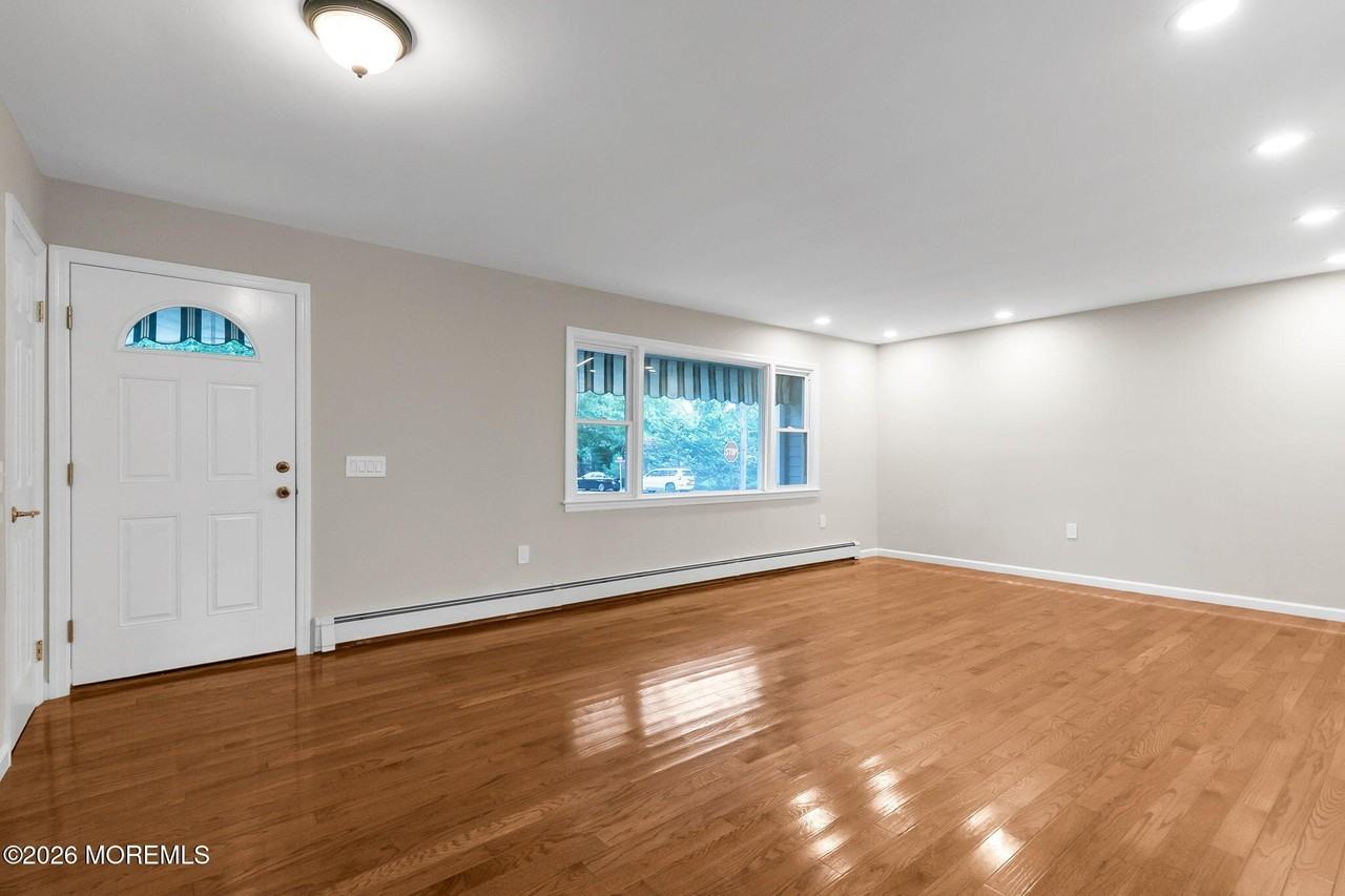 453 Milton Ave - Photo 7 of 44