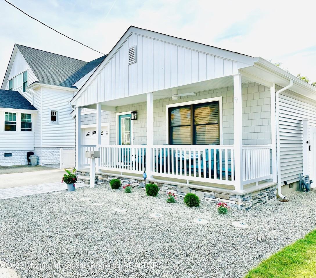 1813 Bradley Ter - Photo 2 of 18