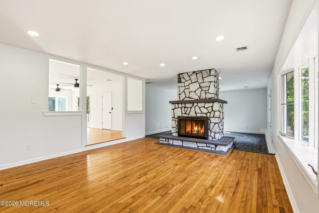 2021 Paterson Ave - Photo 4 of 29