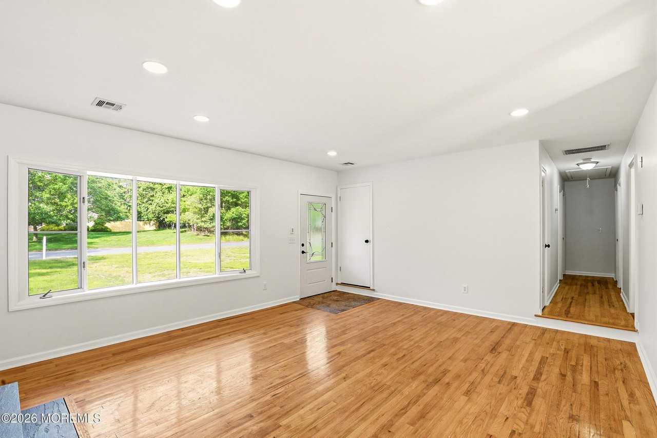 2021 Paterson Ave - Photo 5 of 29