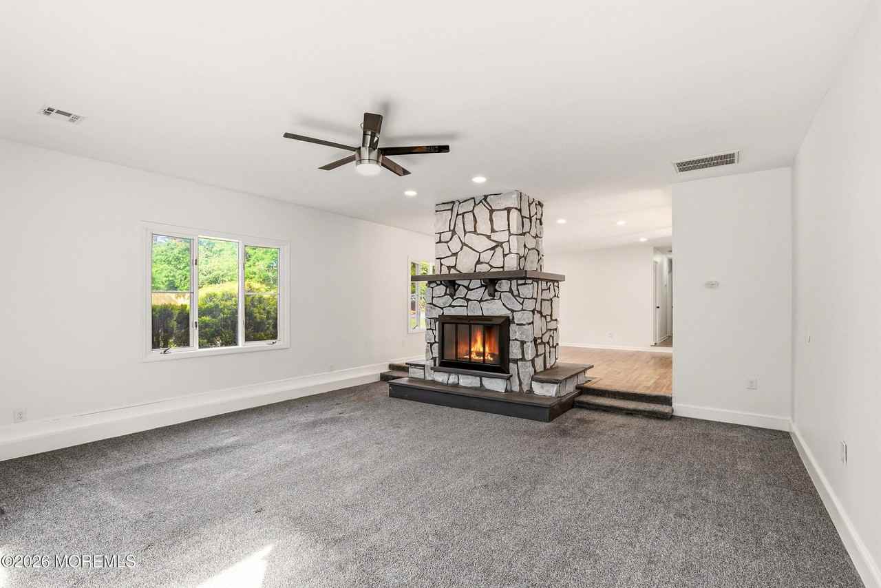 2021 Paterson Ave - Photo 7 of 29