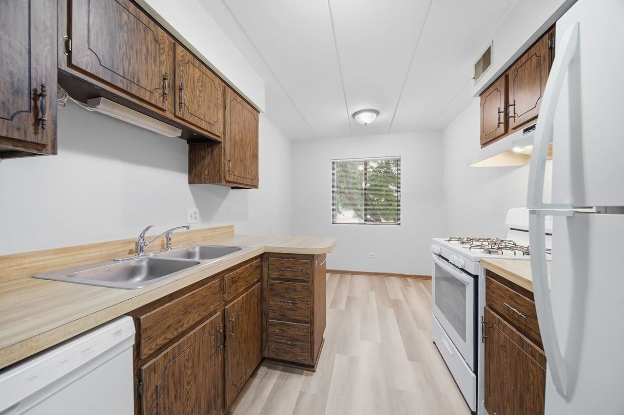 13913 Laramie Ave #112 - Photo 7 of 16